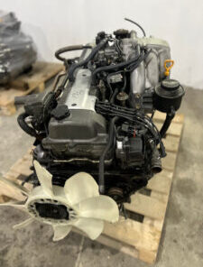 Toyota Land Cruiser Engines / Toyota Land Cruiser 2UZ-FE V8 Petrol Engine for Sale